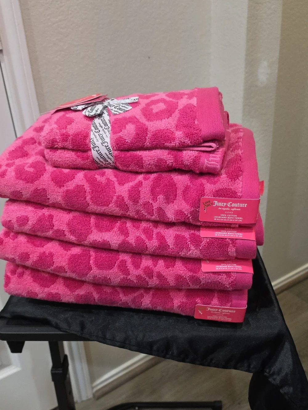 Juicy Couture Home Hot Pink Leopard Print 100% Cotton Jacquard Bath/Hand Towels